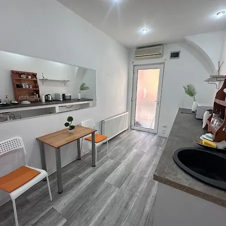 Ultra Piata Libertatii Apartment